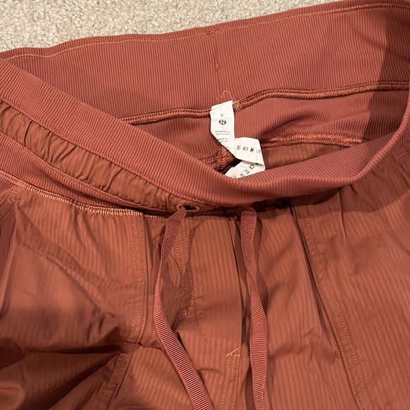 Lululemon Dance Studio Mid-Rise Cropped Pants 25” - Picture 3 of 4